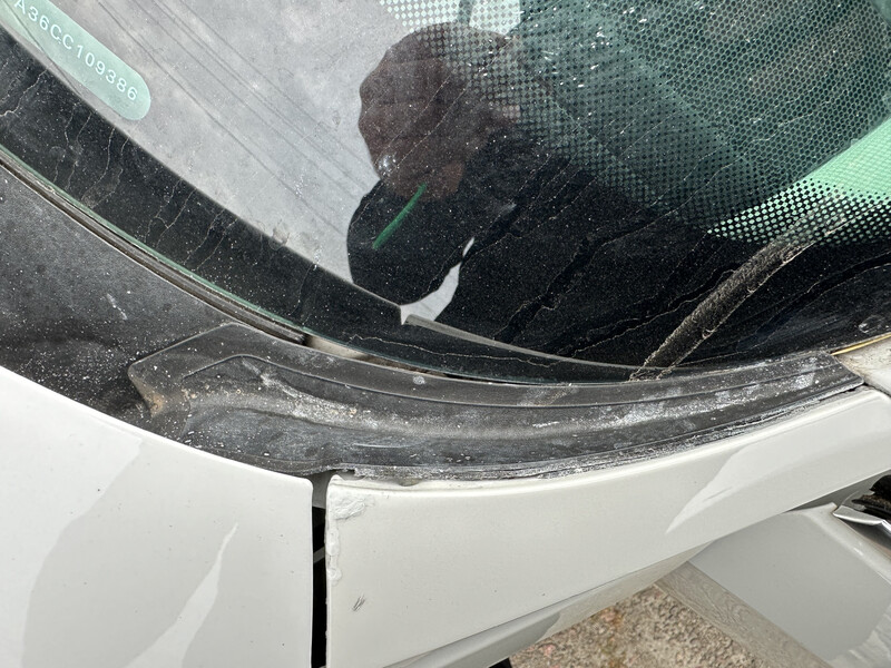 Уголочек (кусочек) жабо Volkswagen Passat B7  2012 2.5 Бензин Киев