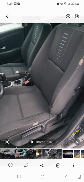 Переднє сидіння Renault Megane 3  2009 хетчбек 1.6 Бензин 