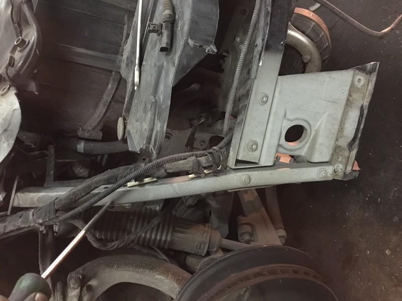 Вертикальная планка паук Audi A8 D3  2006 3.7 Бензин Киев