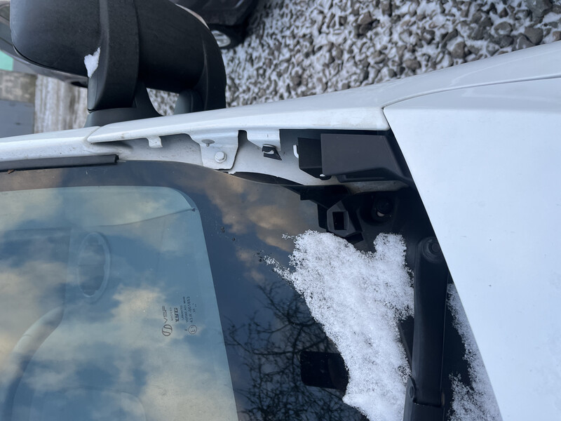 Ліву бокову заглушку лобового скла Renault Master  2021 2.3 Дизель Дубно