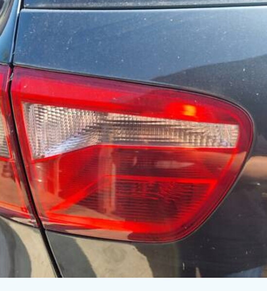 Фонарь задний левый на крышку багажника Seat Ibiza 4  2011 универсал 2.0 Дизель Николаев