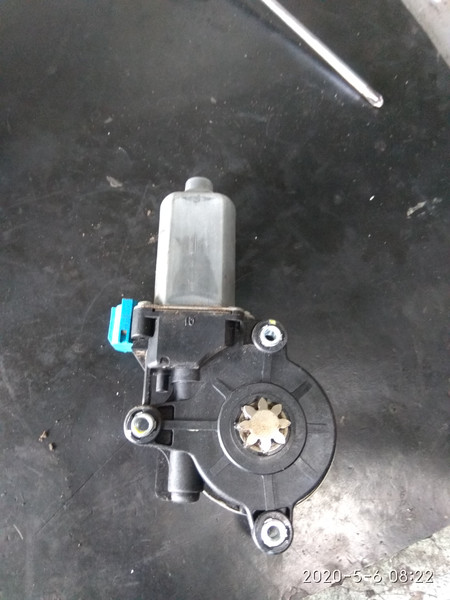 Tacuma? моторчик стеклоподьемника левый передний Chevrolet Tacuma  2007 універсал 1.6 Бензин 