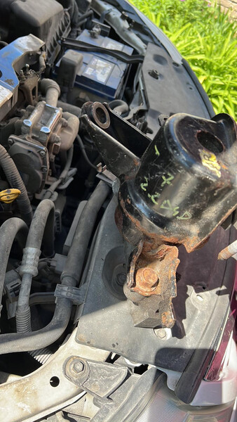 Подушка двигателя верхняя правая Toyota Avensis  2012 Киев