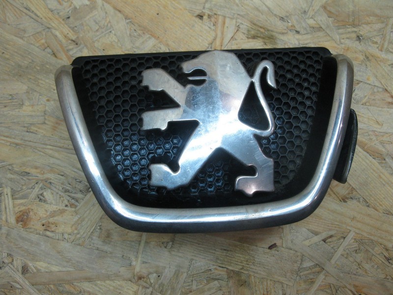 Емблема передня Peugeot 206  2002 хэтчбек 1.5 Бензин Львов