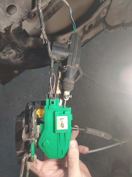 Замок передней левой двери Hyundai Accent  2013  Бензин Одесса