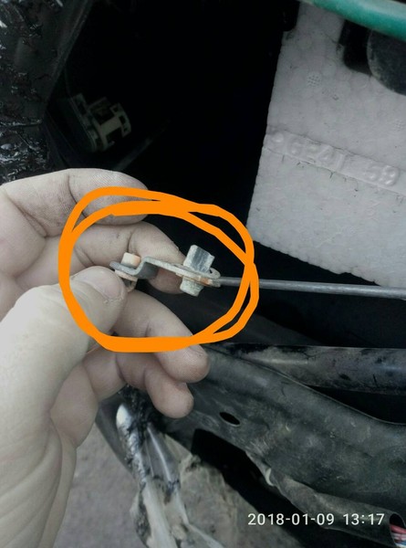 Тяга і два пластика Mazda 616  1999 хетчбек 1.8 Бензин Львів