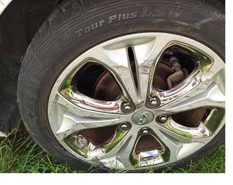 Хромированные вставки на диск Hyundai Elantra MD  2013 хетчбек 1.8 Бензин 