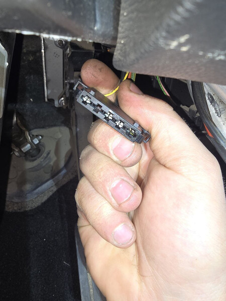 Раз'єм риостата Peugeot 308  2015 универсал 1.6 Дизель Смела