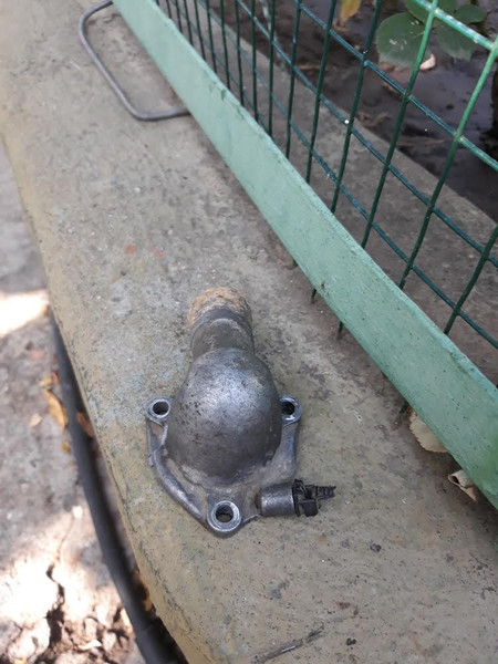 Корпус термостата Nissan Almera N15  1998 хэтчбек 1.6 Бензин Одесса