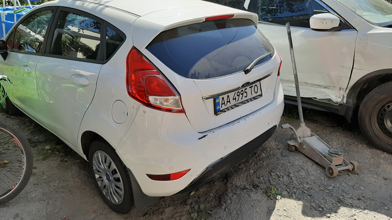 Задняя ляда гола, бампер взборі Ford Fiesta MK7 хэтчбек 2016 г.  1.9 л бензин Киев