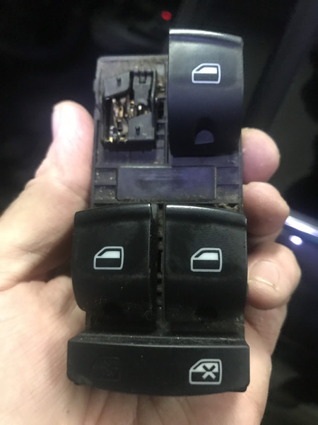 Кнопки склопідйомника Audi A6 C6  2009 3.0 Дизель Київ