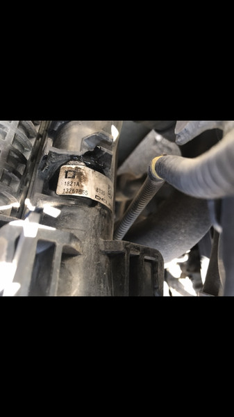 Радиатор Opel Astra универсал 2011 г.  1.3 л дизель Ровно