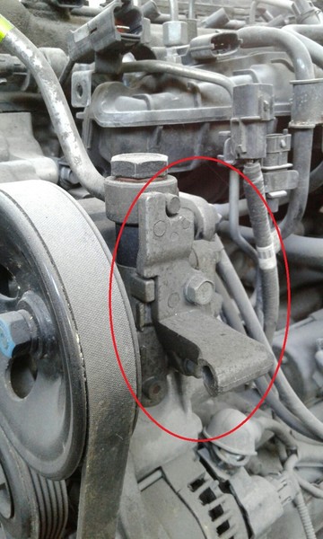 Кронштейн Hyundai Santa FE 2 2011 г.  2.2 л дизель Киев