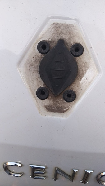 Эмблема крышки багажника Renault Grand Scenic 2  2007 универсал 1.6 Бензин Житомир