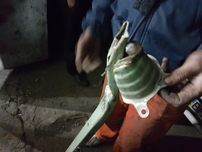 Правый передний клык на усилитель бампера Nissan Micra K12  2005 хетчбек 1.2 Бензин 