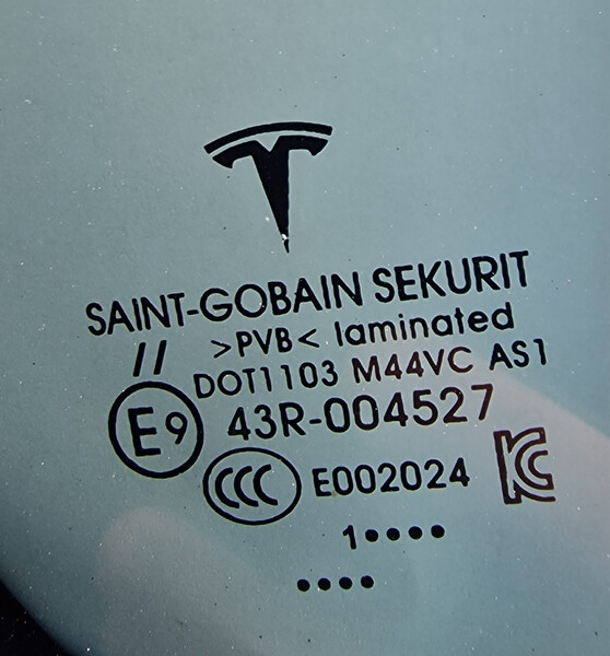 Стекло лобовое с датчиком дождя Tesla Model Y  2021 хэтчбек 3.0 Электро Буча