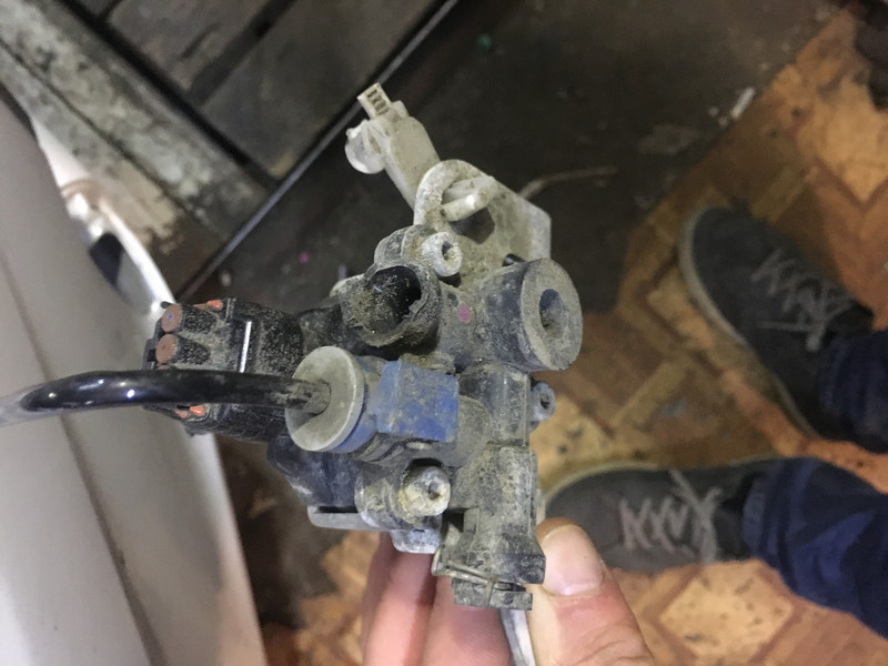 Клапан регулировки положения пневмо 4809548020   Lexus RX