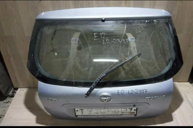 Стекло крышки багажника 6810502031   Toyota Corolla