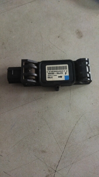 Передний датчик удара подушки безопасности Suzuki Grand Vitara  2007 хэтчбек 2.7 Бензин Кременчуг