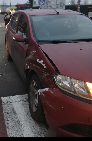 Крыло переднее правое Renault Sandero 2  2013 хэтчбек 1.6 Бензин Киев