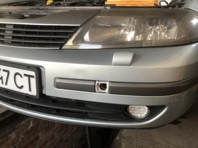 Ii заглушка на молдинг бампера Renault Laguna 2  2003 хетчбек 1.3 Дизель 