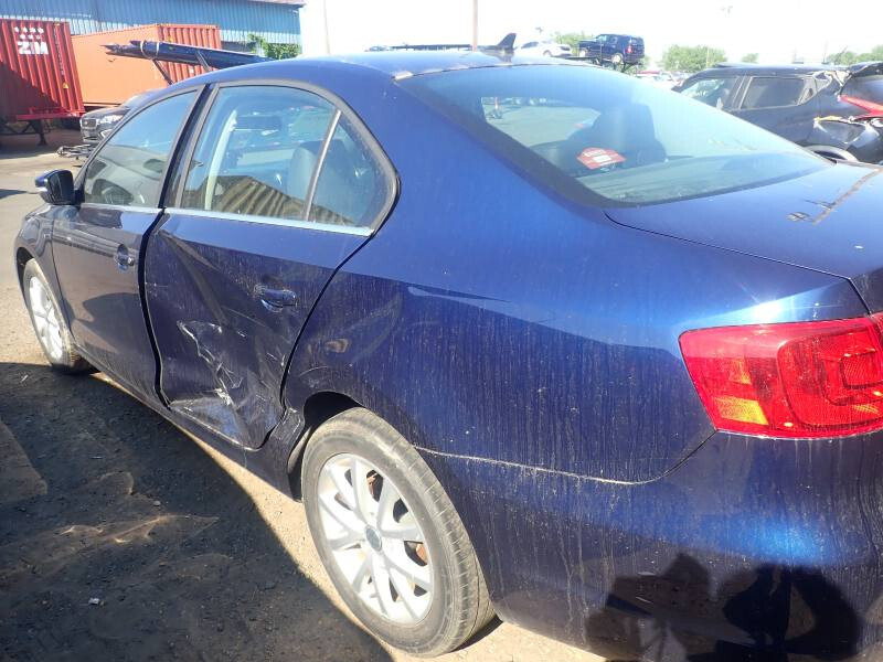 Дверь задняя левая голая 5C6-833-055-F   Volkswagen Jetta