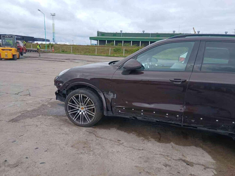 Арка крила ліва Porsche Cayenne  2015  Бензин Горохів