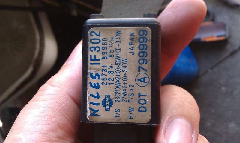 Реле покажчика повороту Nissan Bluebird  1989 2.0 Дизель Білгород-Дністровський