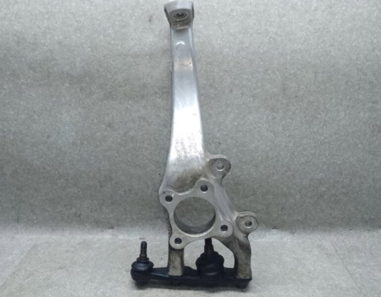Поворотный кулак левый 4320253010   Lexus IS