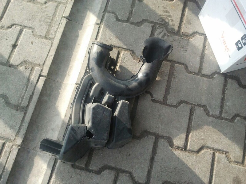 Абсорбер повітряного фільтра Nissan Juke  2012 хетчбек 1.6 Бензин 