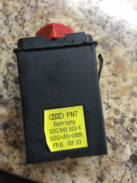 Реле поворотов 8d0 941 509k Audi A4 В5 1996 1.6 Бензин Ровно