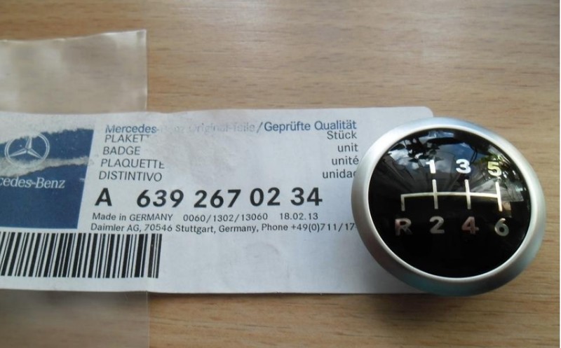 Эмблема ручки передач А 639 267 02 34   Mercedes Sprinter