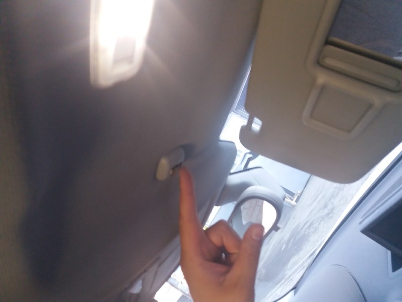 Кронштейн козырька Audi A1 хэтчбек 2011 г.  1.4 л бензин Ровно