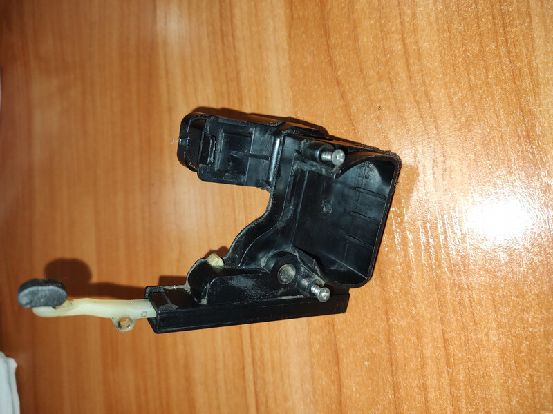 Привід центрального замка правий Chevrolet Lacetti  2008 універсал 1.8 Бензин 