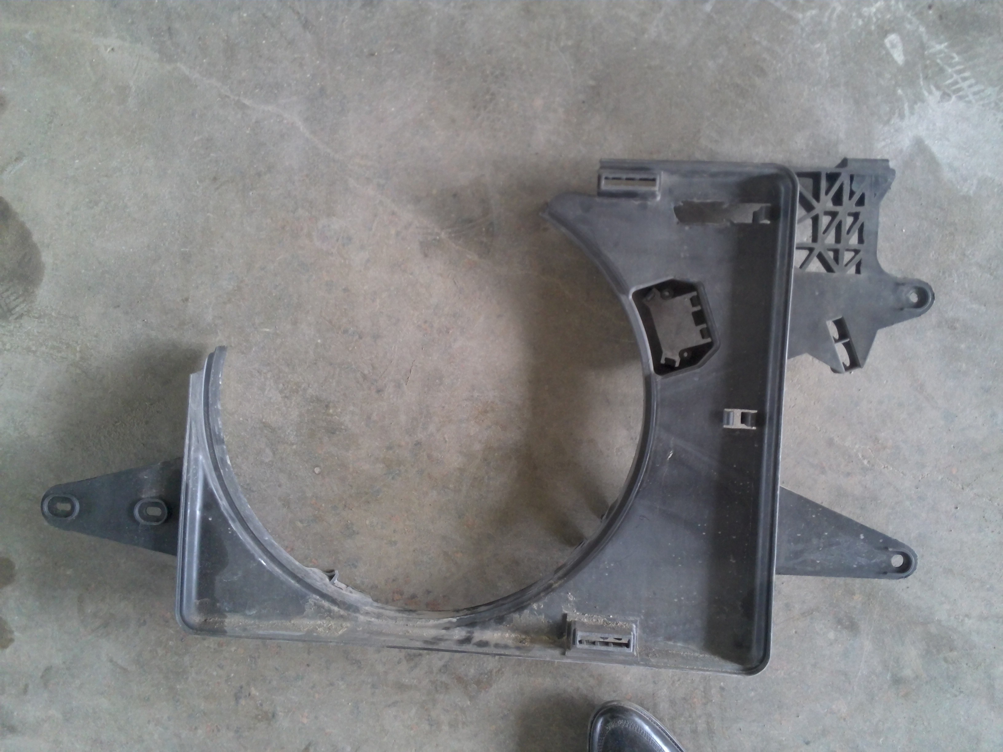 Дифузор радиатора Fiat Doblo  2008 1.4 Бензин Киев