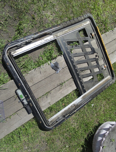 Люк 210 780 01 29   Mercedes E-Class