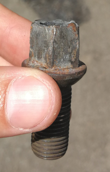 Болты крепления колёсного диска Audi A4 B5  1999 1.8 Бензин Краматорск