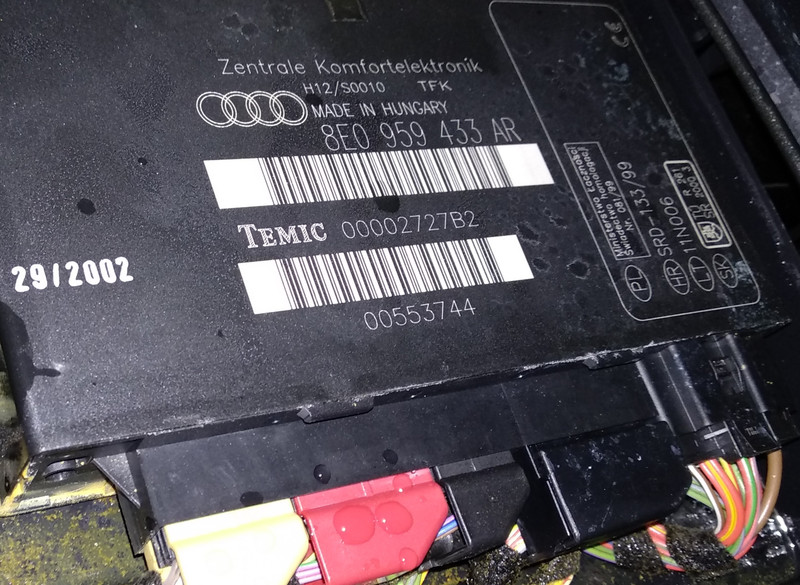 Блок управления комфортом Audi A4 B6  2002 универсал 2.0 Бензин Кременчуг