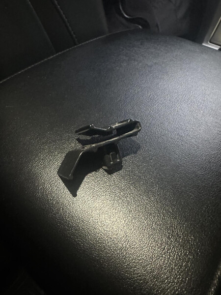 Клипса бампера перед 4 шт Infiniti FX 35  2007 3.5 Бензин Измаил