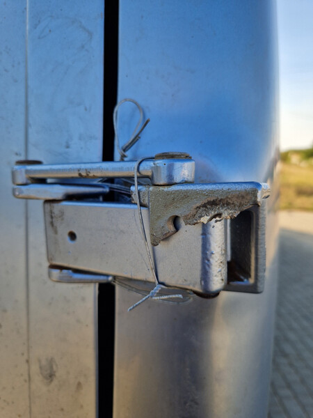 Петля двери задней (распашной правая верхняя) Ford Transit  2008 2.4 Килия