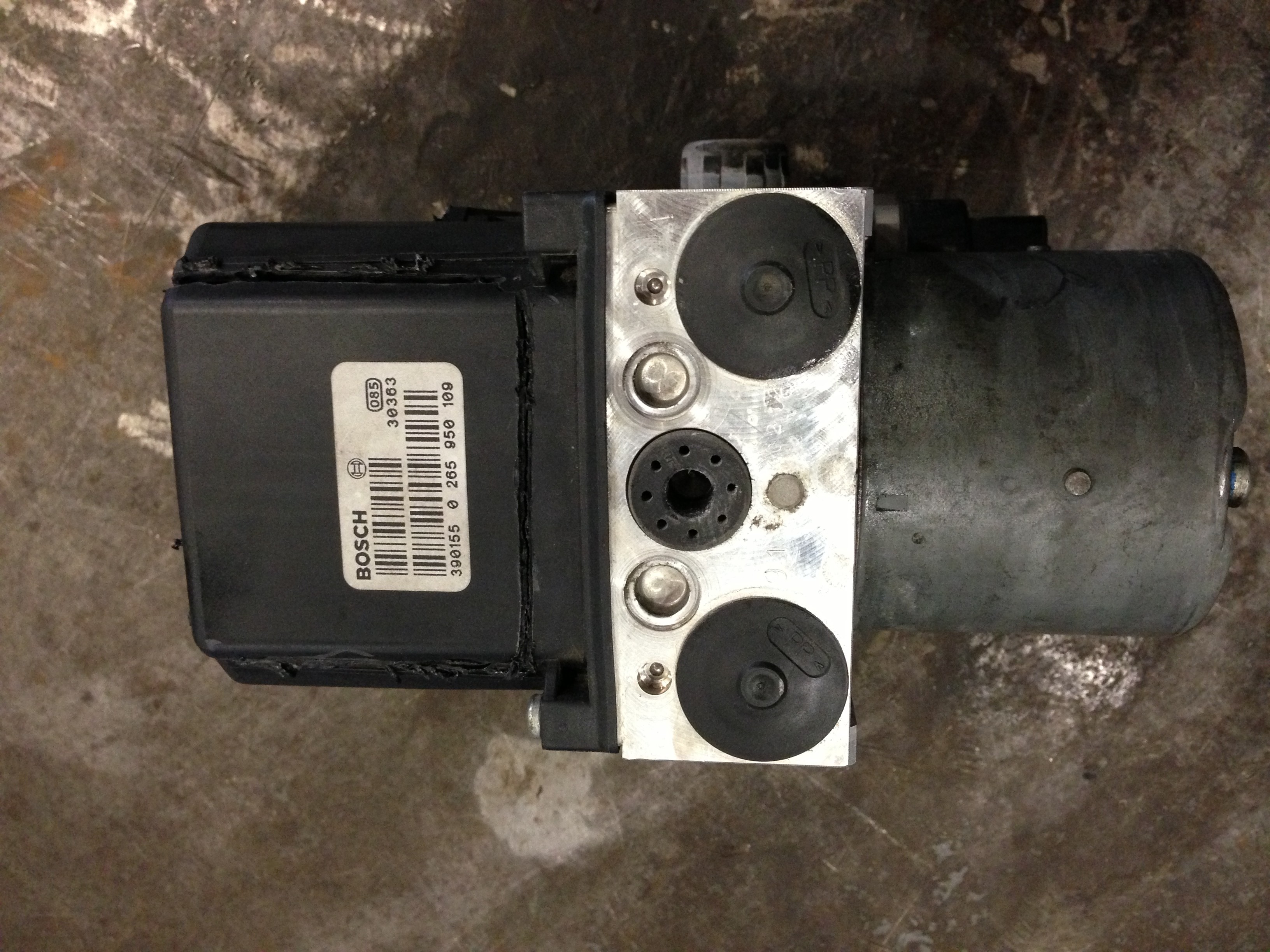 Блок управления ABS 27596-AG010   Subaru Legacy, Subaru Outback