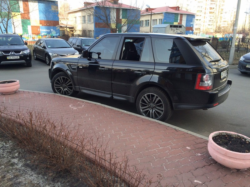 Стекло задней двери левое (подъемно - опускное) ; Land Rover Range Rover Sport HSE 2010 г.  3.0 л дизель Киев