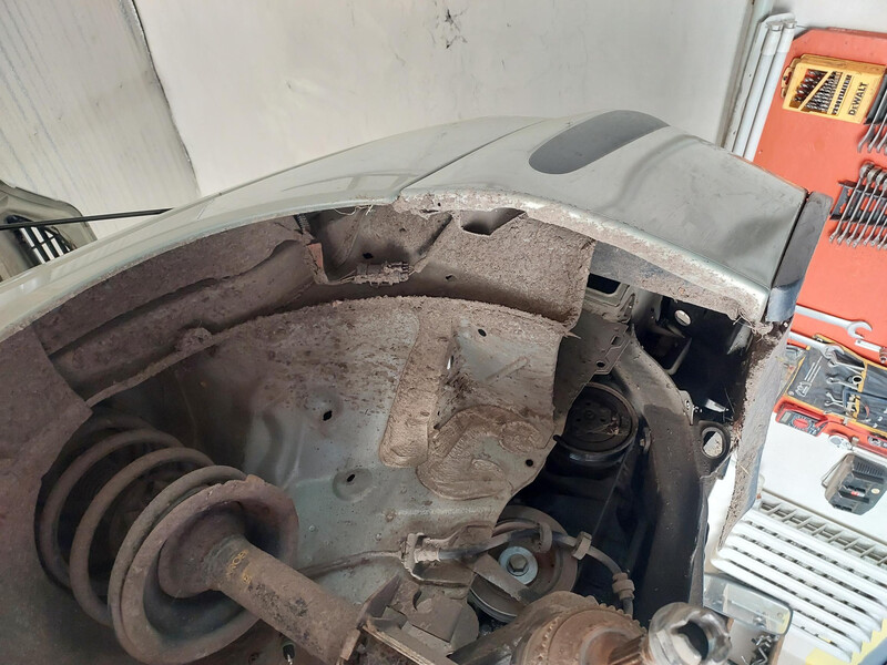 Підкрилок передній правий передня частина Renault Megane 2  2004 универсал 1.6 Бензин Полтава