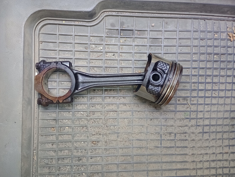 Поршня Volkswagen Polo  2001 хэтчбек 1.0 Бензин Сумы