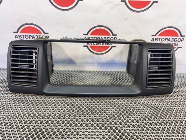 Консоль магнитолы Toyota Corolla E120 2004 г.  1.6 л бензин Ужгород