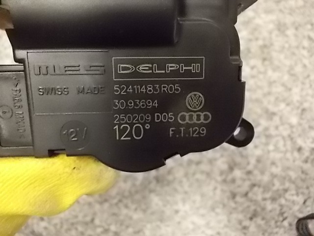 Регулятор климата 52411483R05   Audi Q7