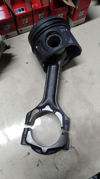 Шатуны Opel Zafira B  2008 1.9 Дизель Овруч