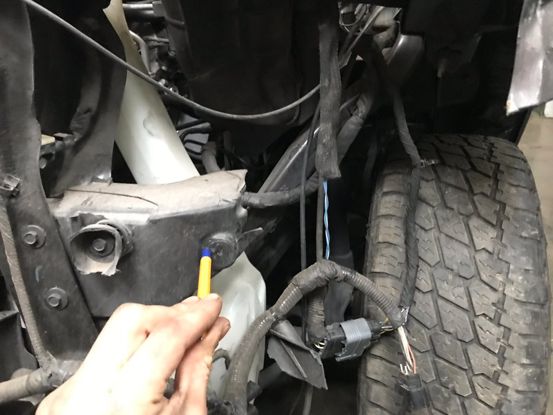 Направляющая бампера левая Jeep Grand Cherokee wk2 2015 3.0 Дизель Киев