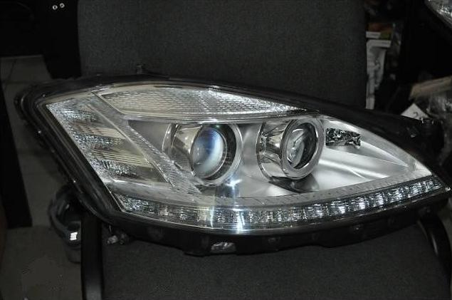 Фара права Mercedes S-Class S250CDI 2011 р.  2.5 л дизель Миколаїв