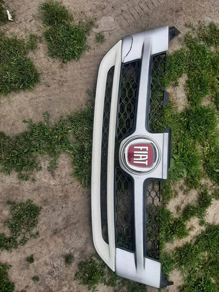 Решетка бампера Fiat Freemont 2012 г.  2.0 л дизель Дубно